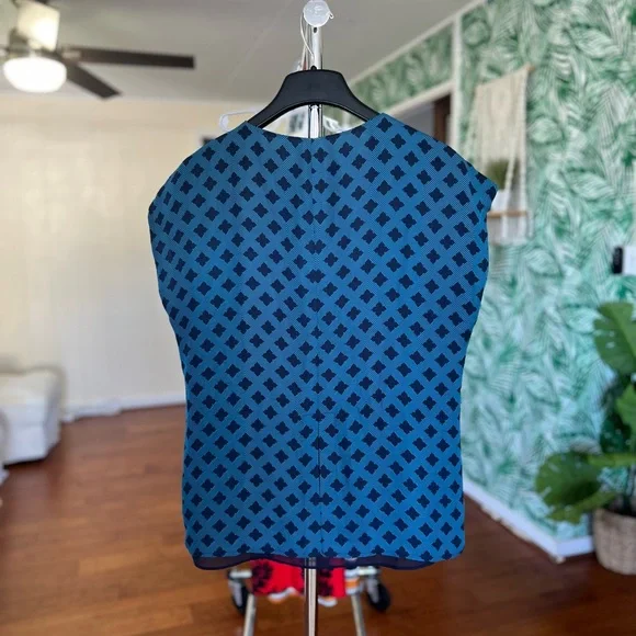 Cabi Blue Split Back Foulard Short Sleeve Blouse Geometric Shirt Top 3274 Sz M - Picture 7 of 9